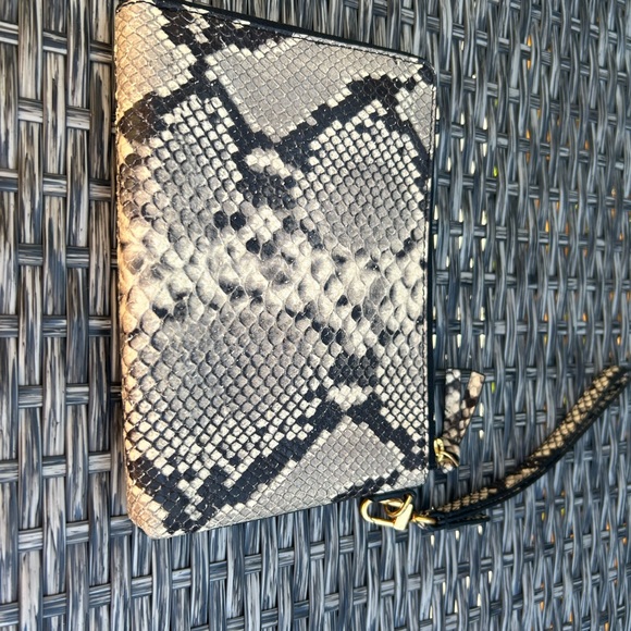 Tory Burch Britten Large zip pouch and
Leigh Anatomic Slide Sandals 7.5 - Picture 4 of 11